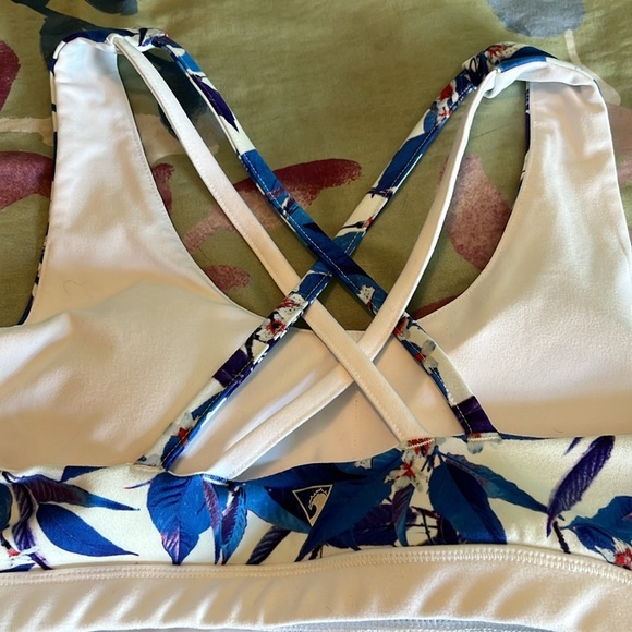 Floral crisscross sports bra - Picture 2 of 4